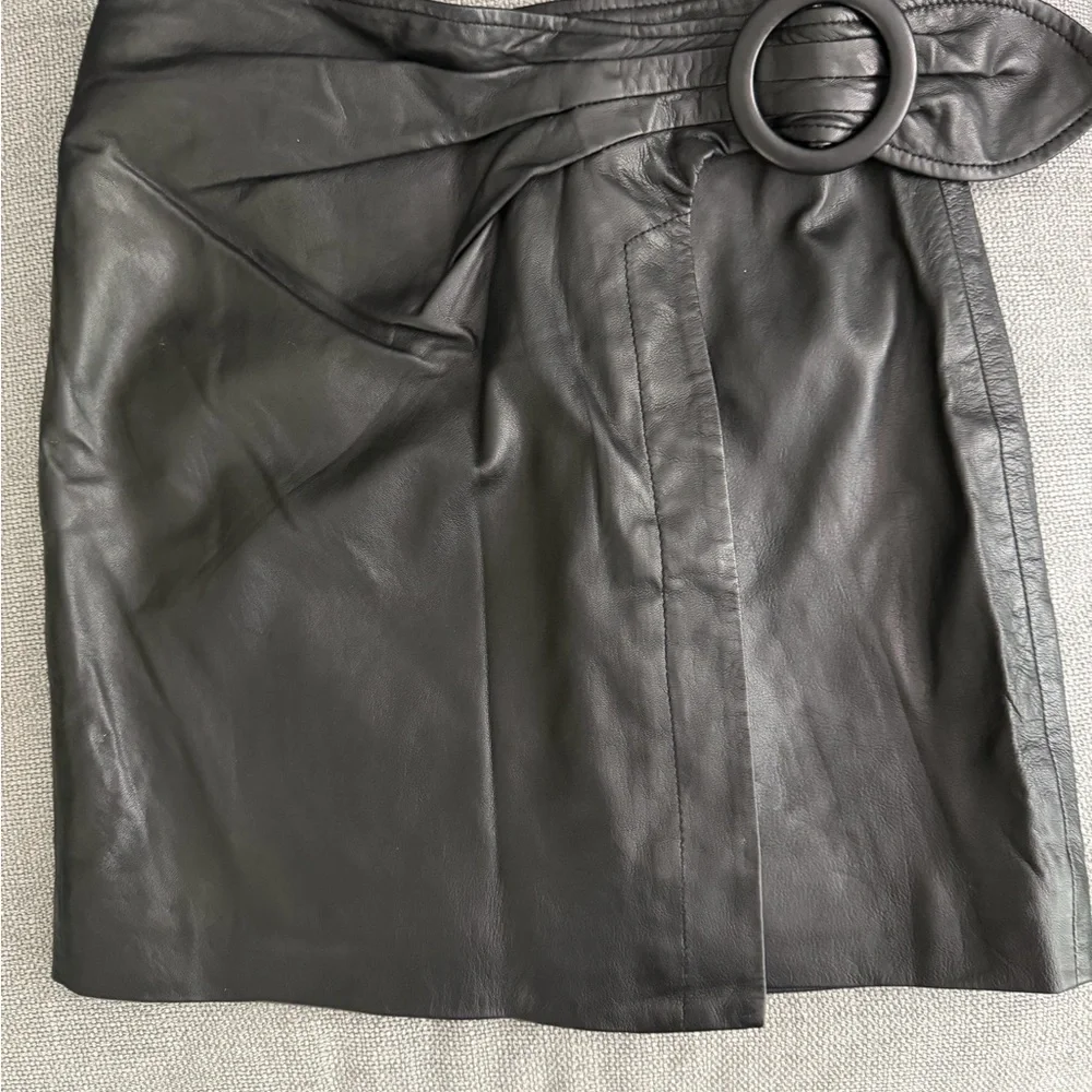 Joie Black  Leather Wrap Skirt with Belt size O like new condition